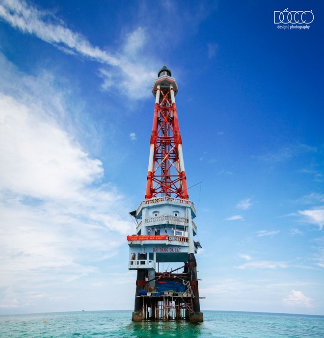 Lighthouse keepers on Truong Sa archipelago  - ảnh 1
